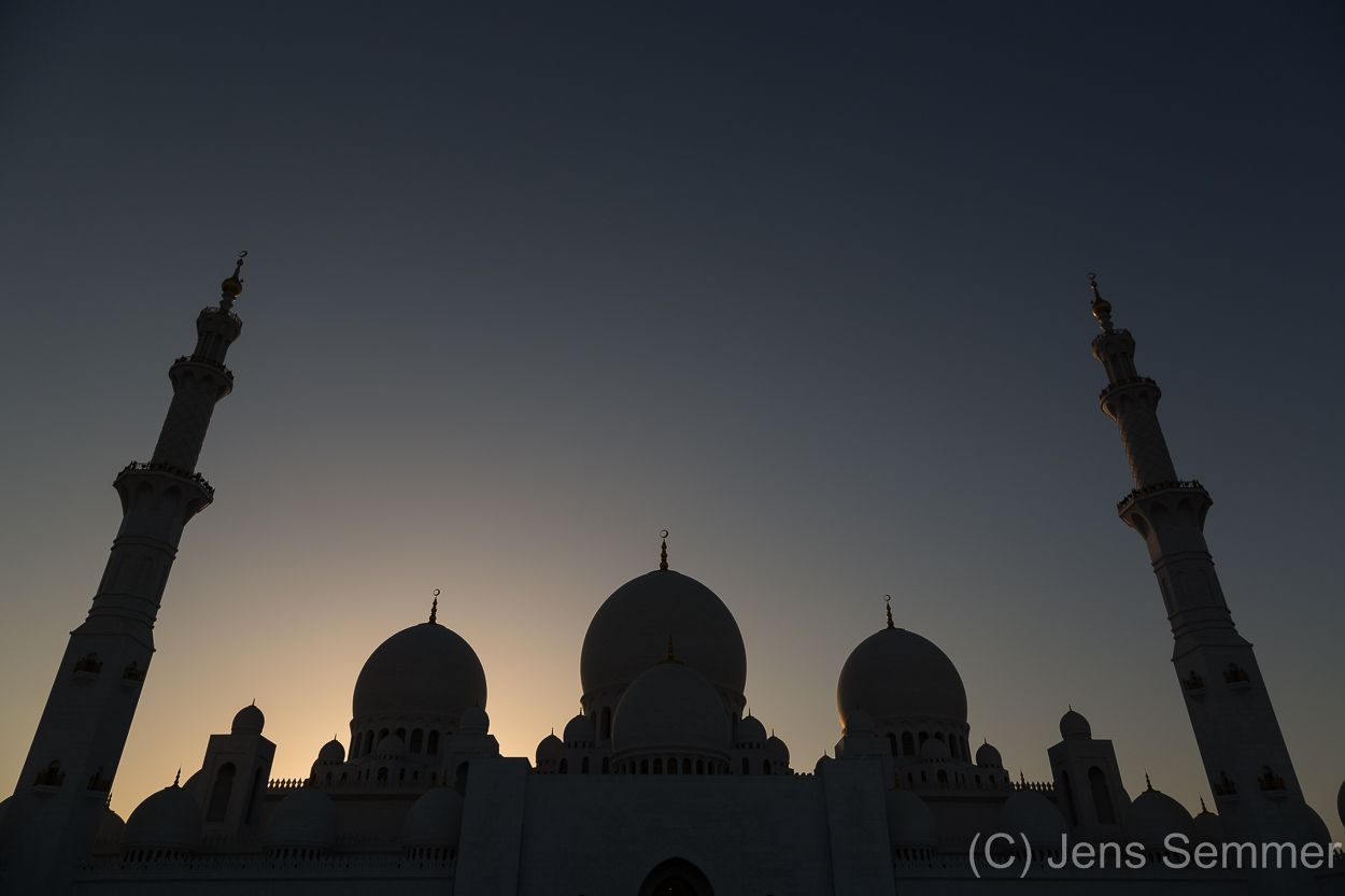 Scheich Zayed Moschee Abu Dhabi im Abendlicht