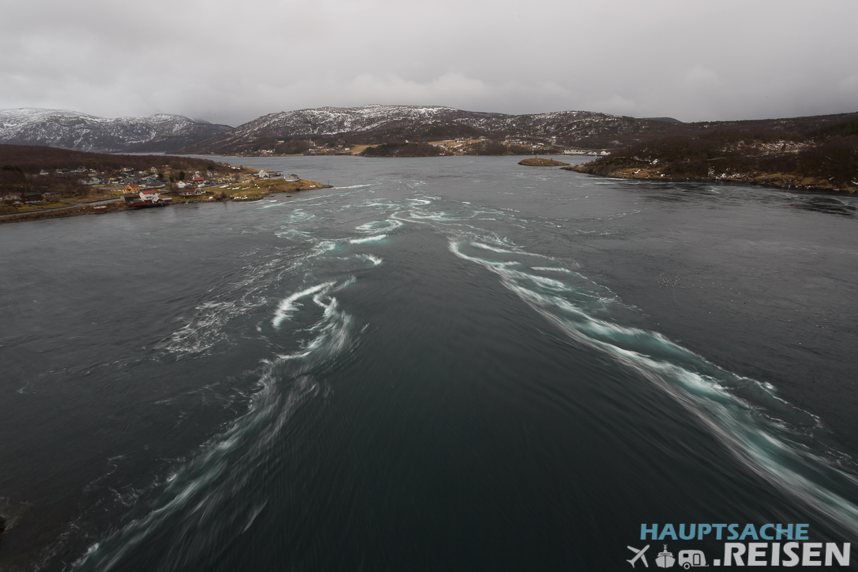 Saltstraumen von der Brücke fotografiert