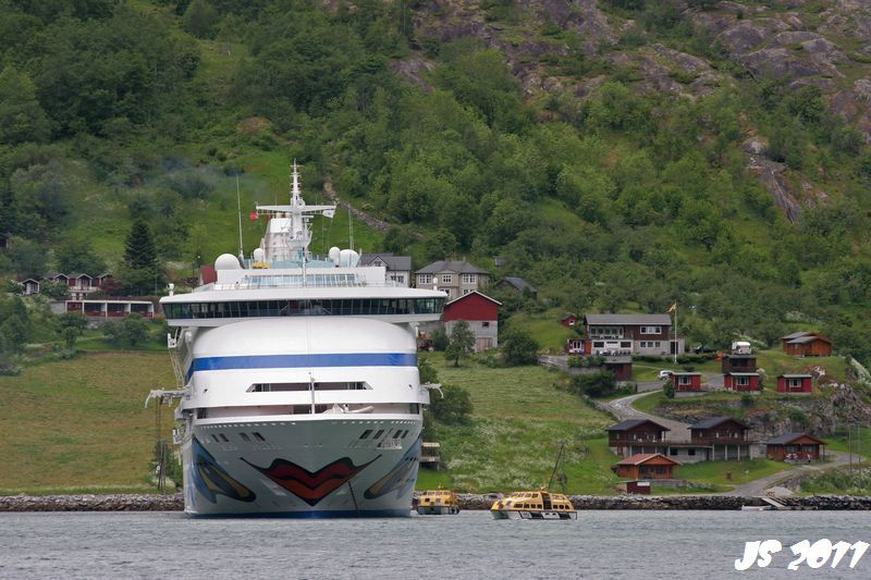 AIDA vita im Geiranger Fjord Norwegen